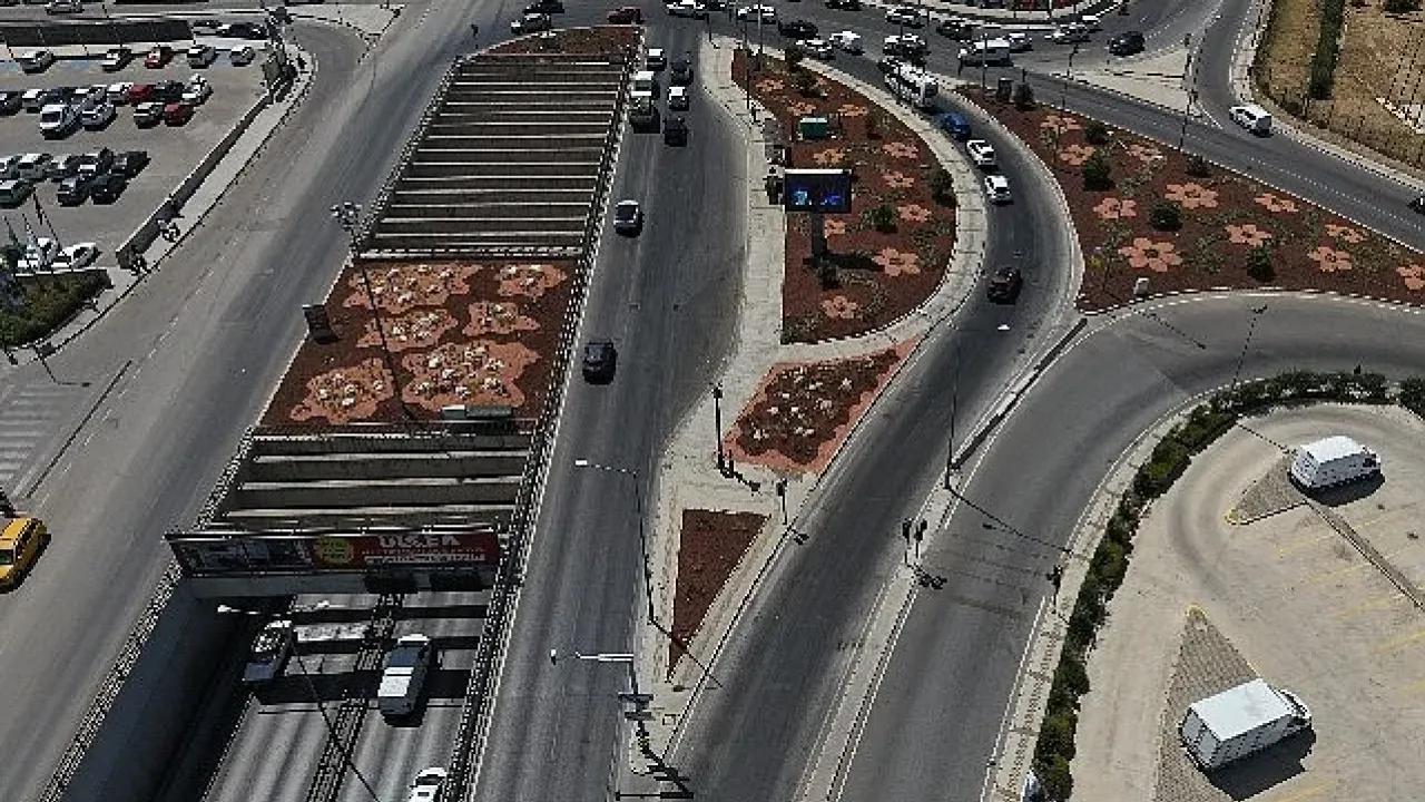 ESBAŞ Kavşağı rengarenk bir görünüme kavuştu