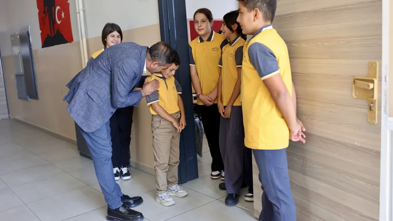 Akçadağ Belediyesi Öğrencilere Kırtasiye Desteği.