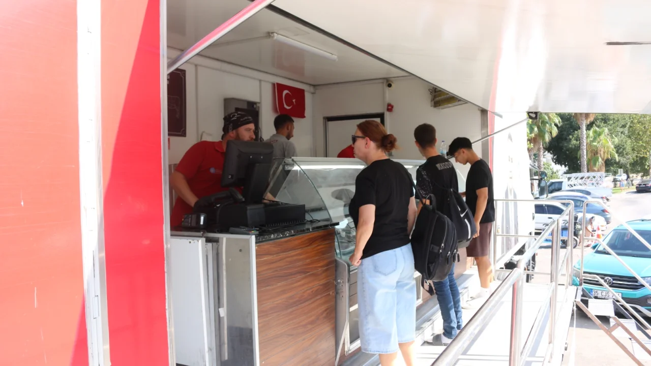 Antalya Halk Et Mobil Tırı İlçeleri Geziyor