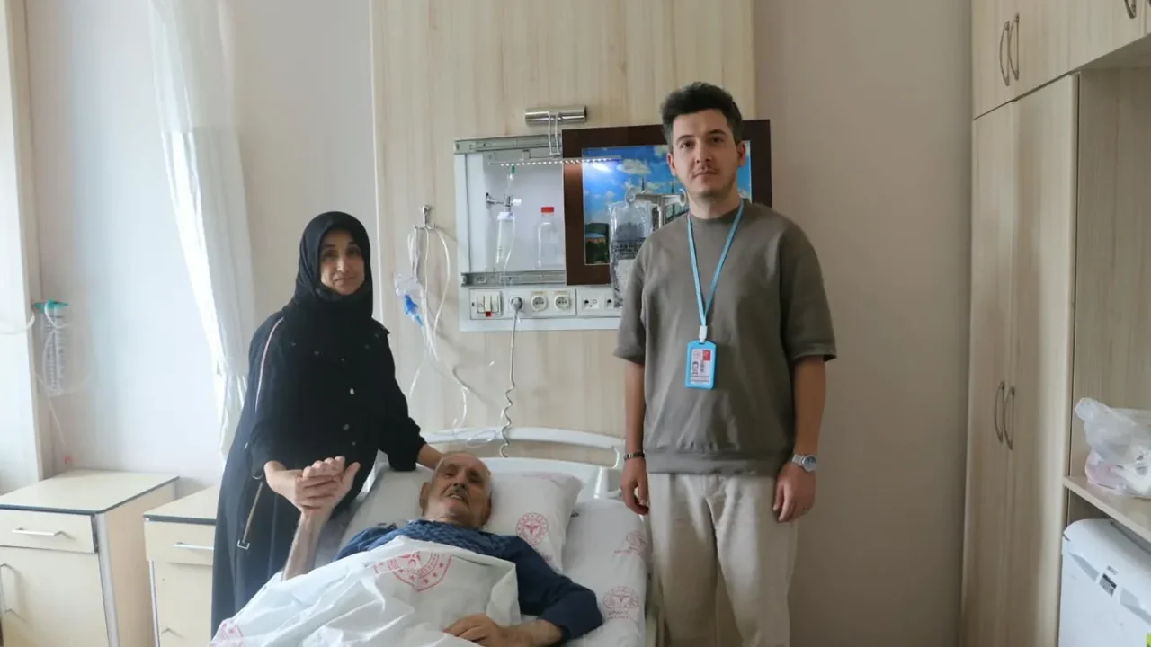 Bingöl Devlet Hastanesi’nde iki ayrı tümöral kitleye tek ameliyatla müdahale edildi
