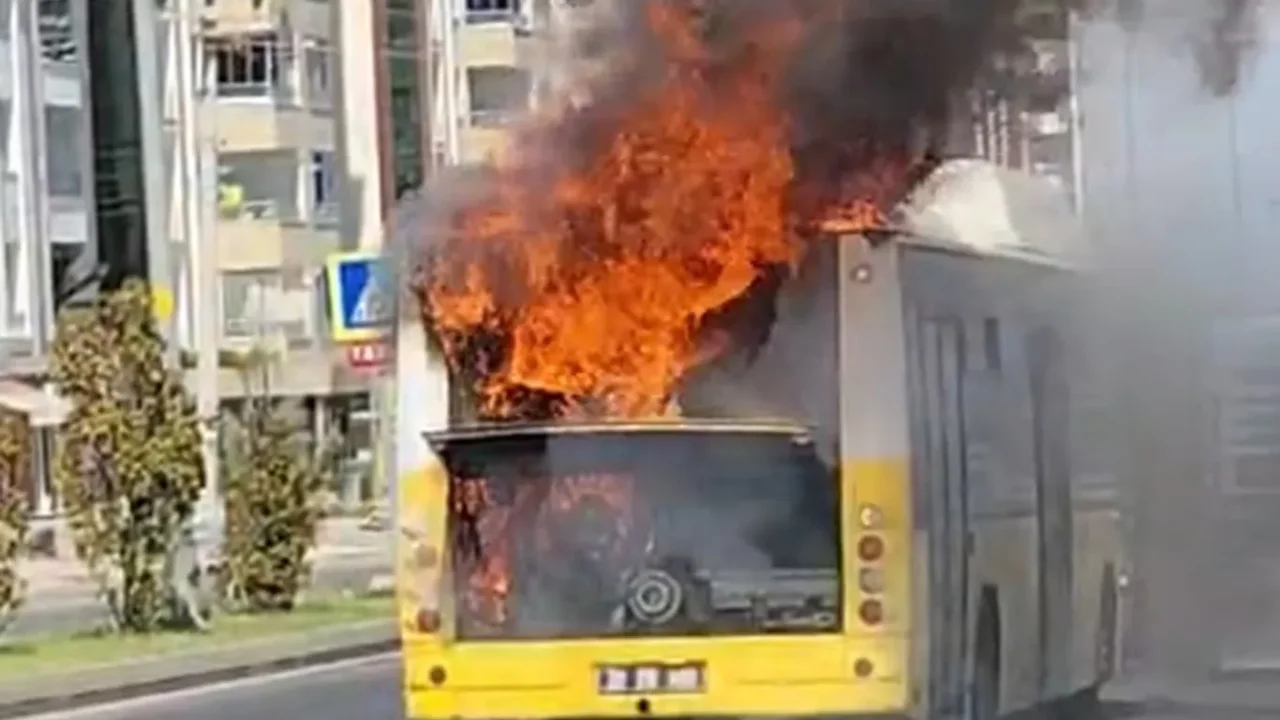 Diyarbakır’da belediye otobüsü alev alev yandı