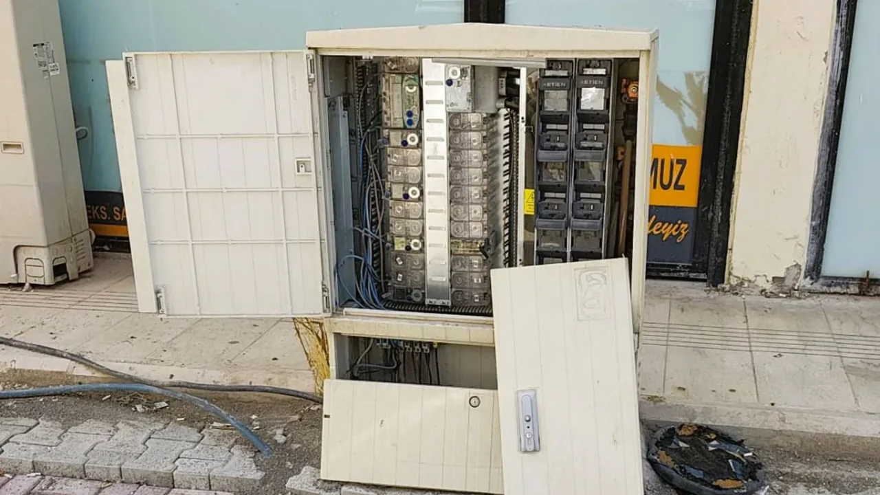 Elektrik panoları Şanlıurfa’da güvenli hale getirildi