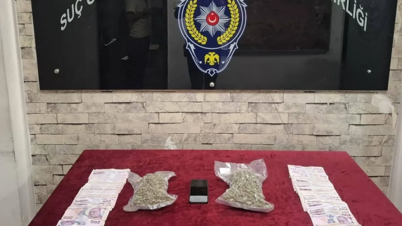 Gaziantep'te 1 kilogram skunk ele geçirildi: 3 gözaltı