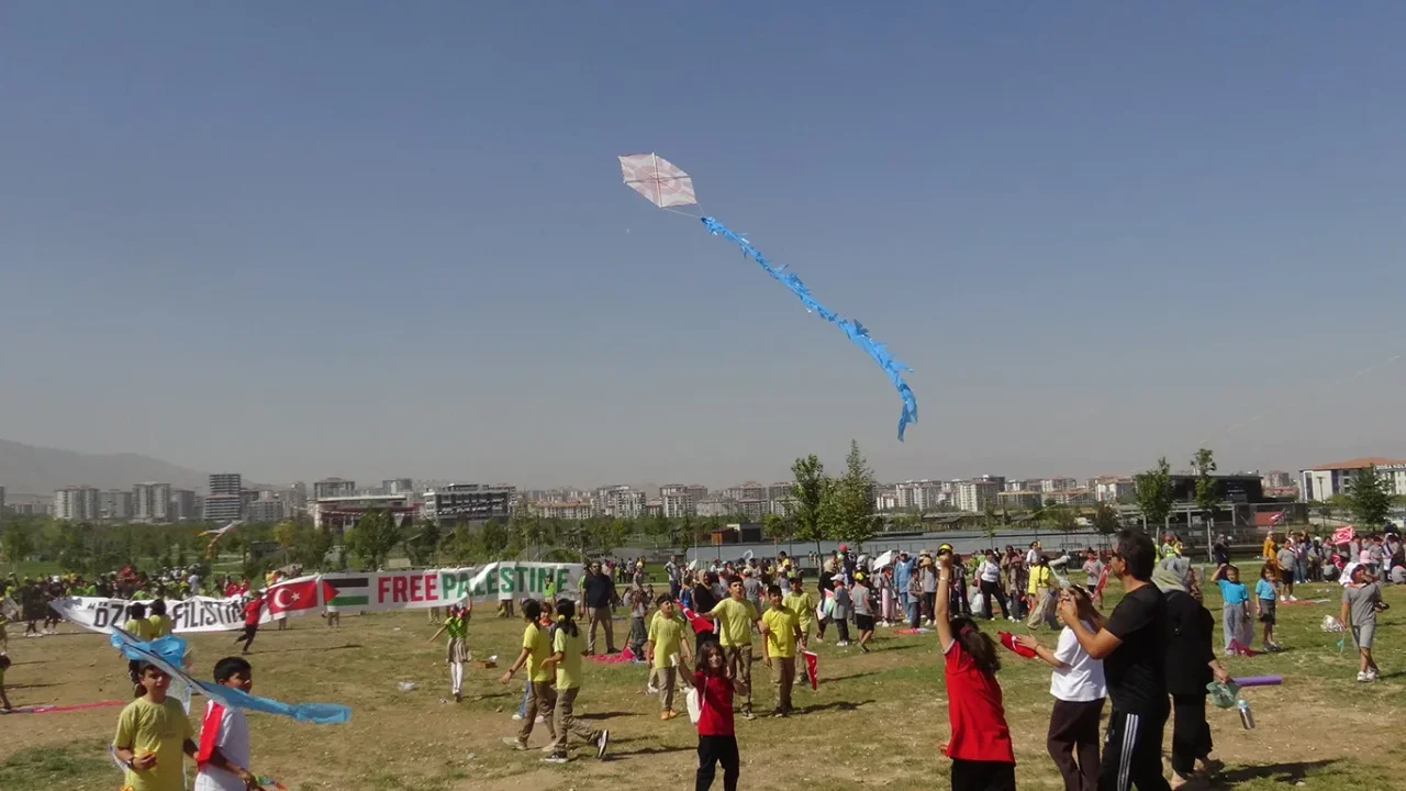 Gazze etkinliği ile çocuklar destek çağrısı yaptı
