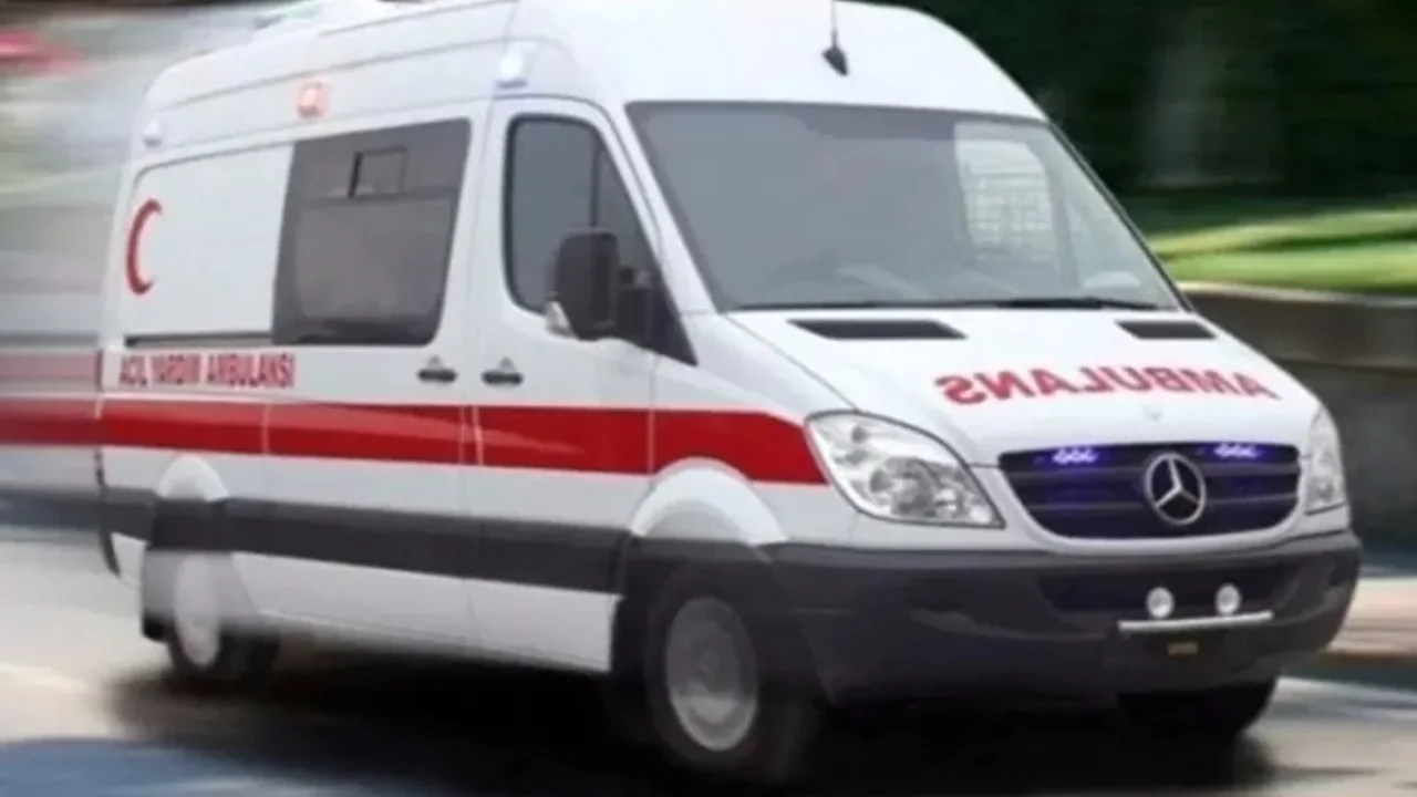 İstanbul'da iki otomobil çarpıştı: 2'si ağır 9 yaralı