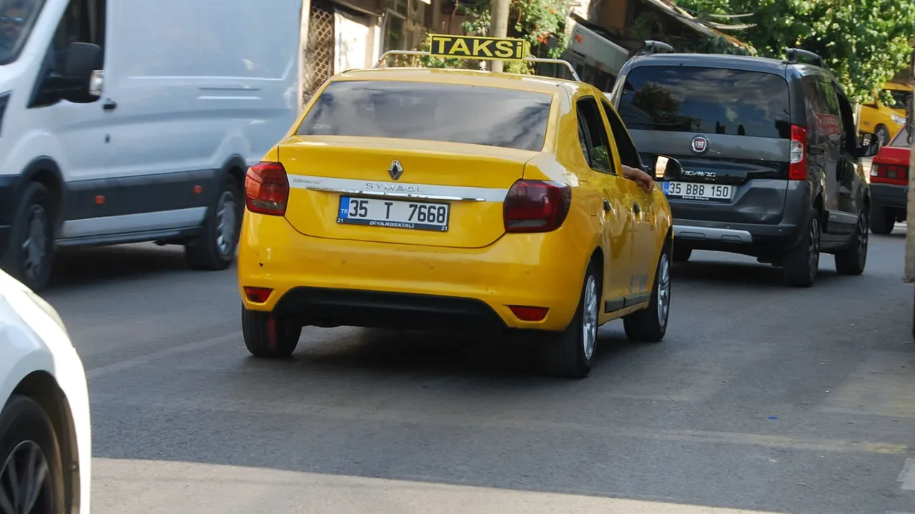 İzmir'de Taksi Ücretlerine Zam Beklentisi Artıyor