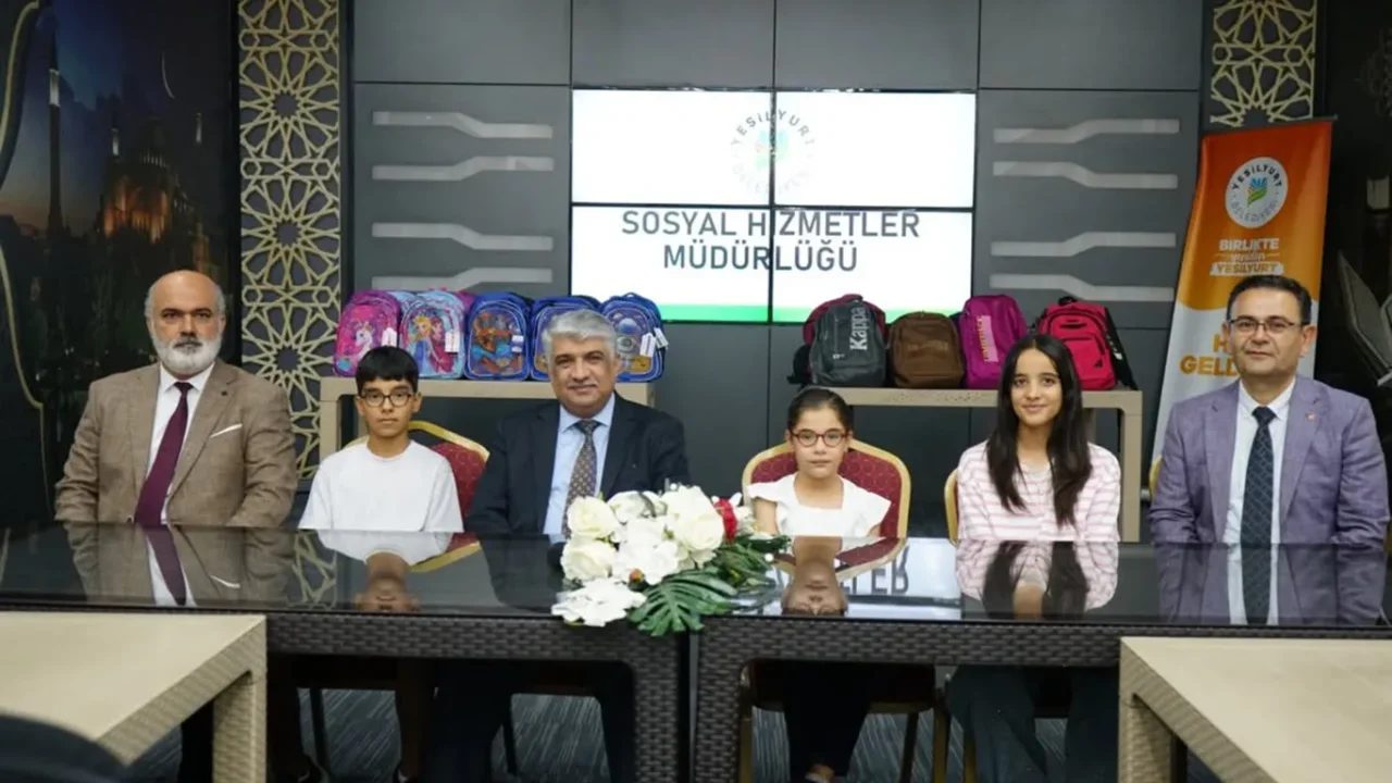 Malatya'da ihtiyaç sahibi öğrencilere kırtasiye desteği
