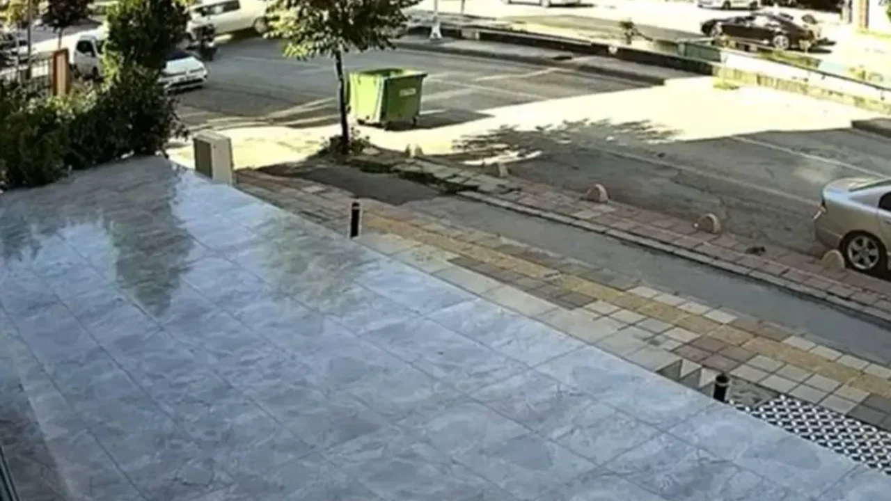 Malatya'da trafik kazası sonucu minibüs devrildi
