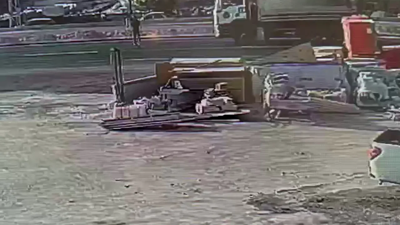 Malatya'daki feci kaza güvenlik kamerasına yansıdı