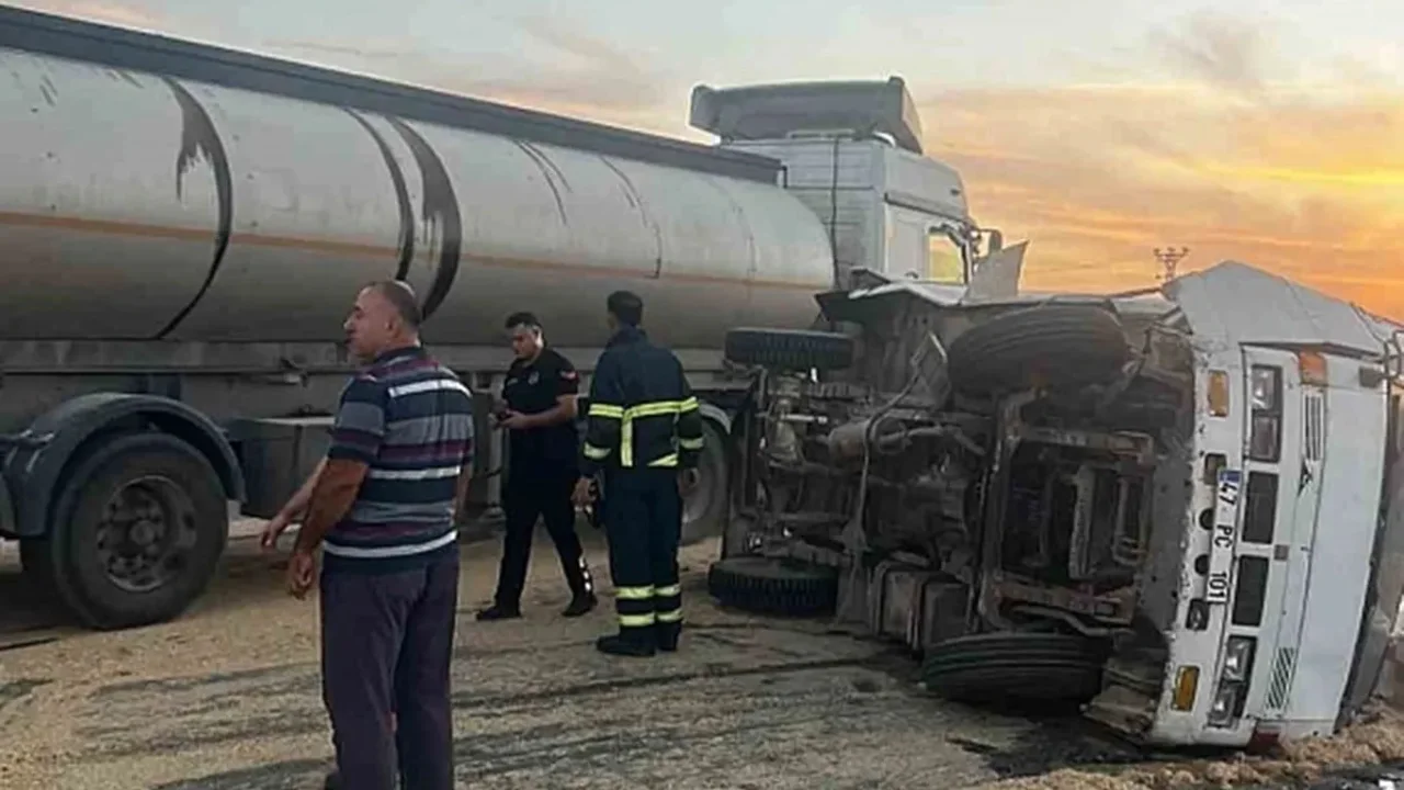 Mardin'de trafik kazası: Kamyonet tırla çarpıştı