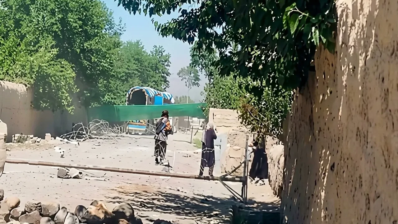 Pakistan'da polis yerleşkesine saldırı sona erdi