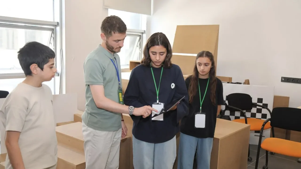 Robotik teknolojiler Bursa'da öğrencileri eğitiyor