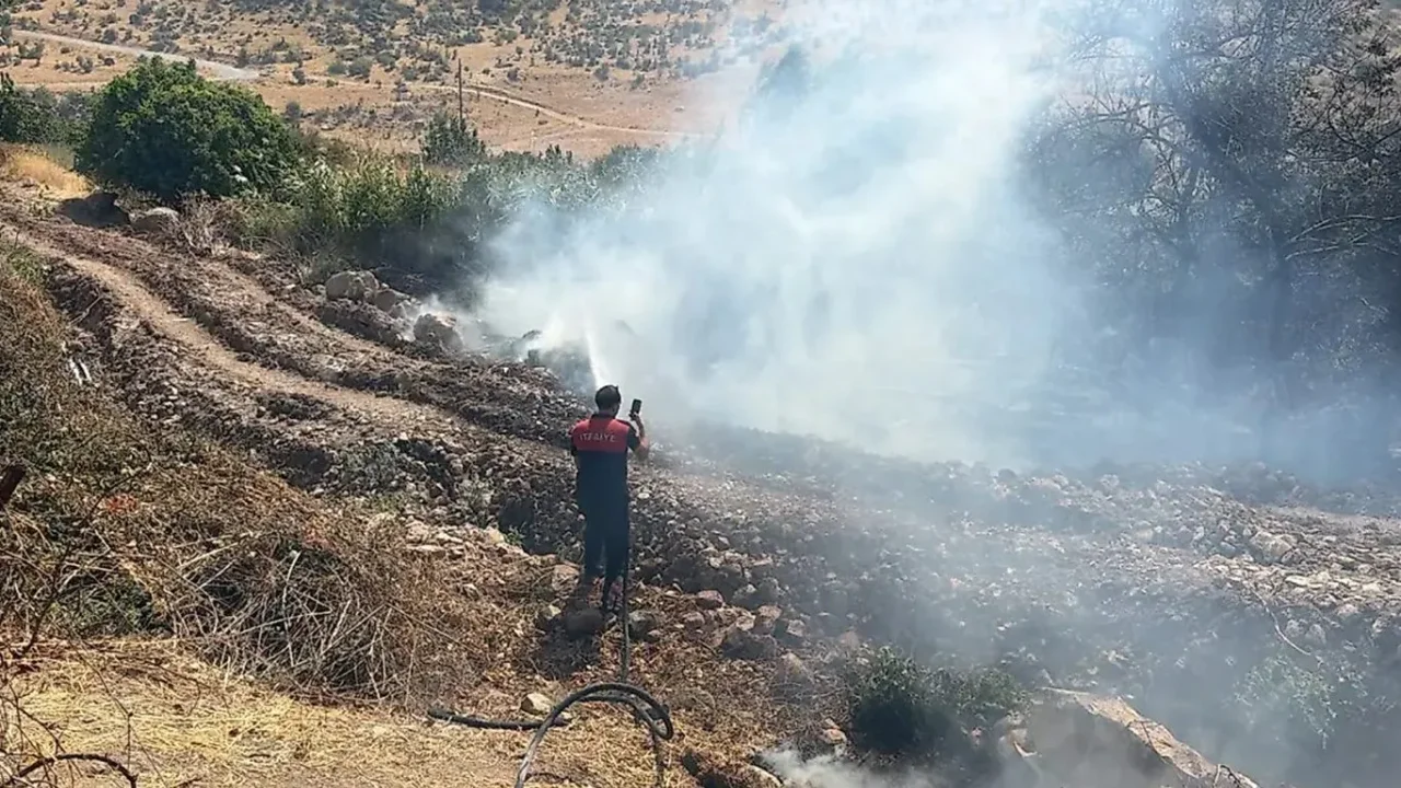 Siirt Eruh'ta Örtü Yangını Ekipleri Harekete Geçirdi