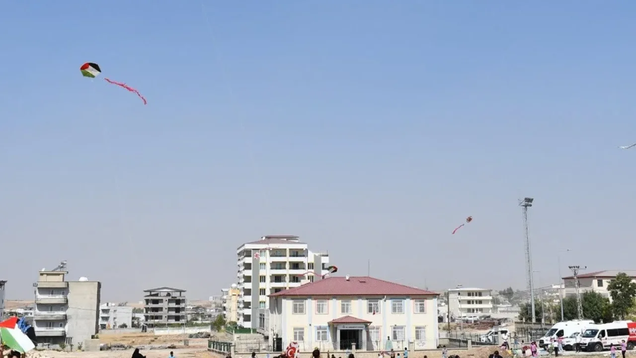 Siirt'te Gazze için uçurtmalar barışa havalandı