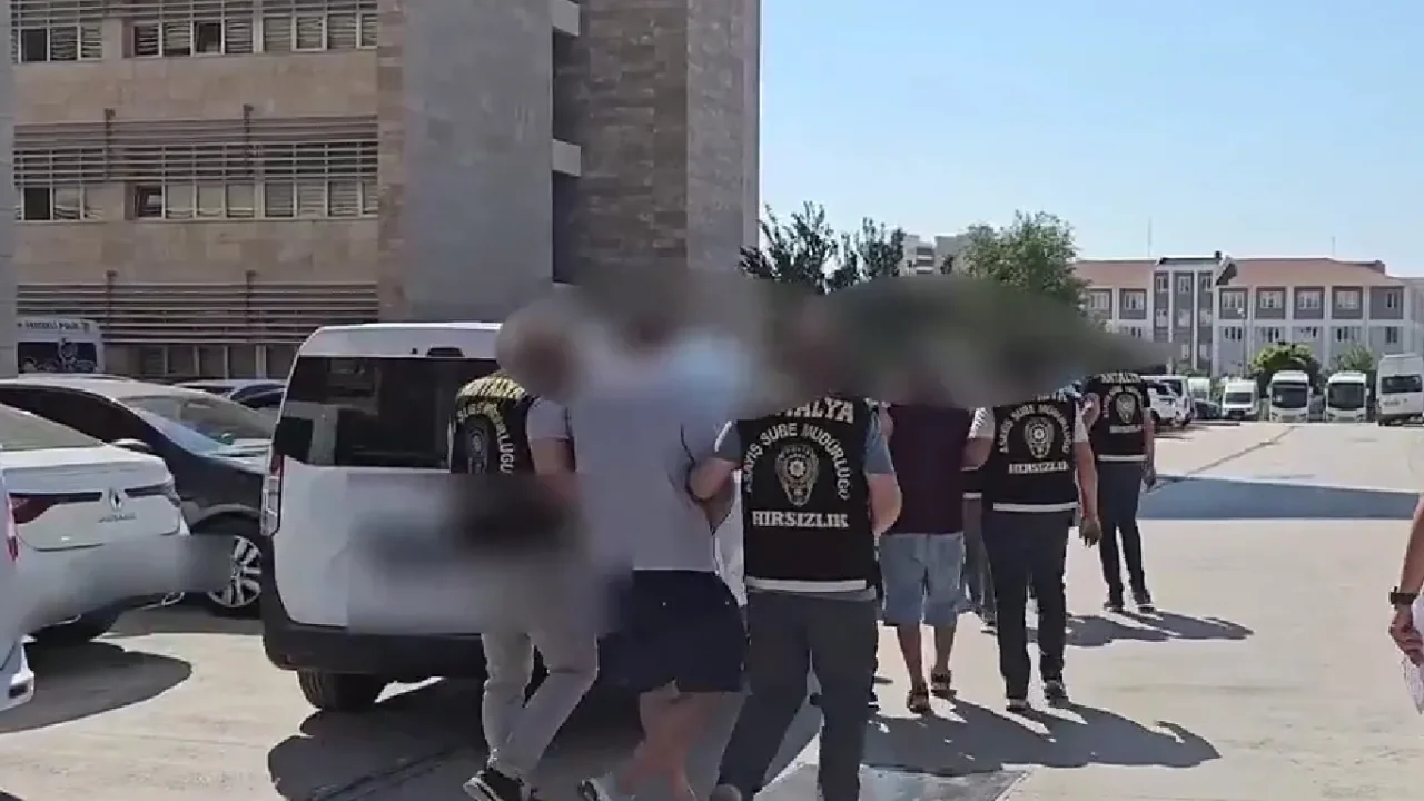 Sinyal kesici cihazla hırsızlık yapan 3 şüpheli.