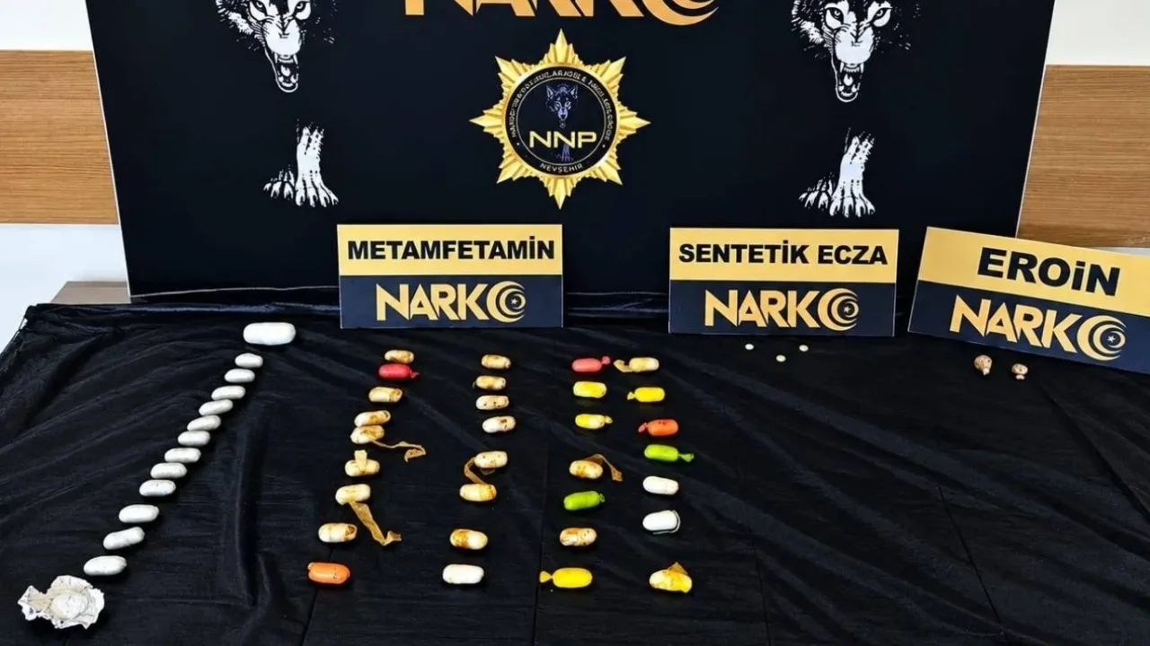 Uyuşturucu taşıyan yolcu hastanede hayatını kaybetti
